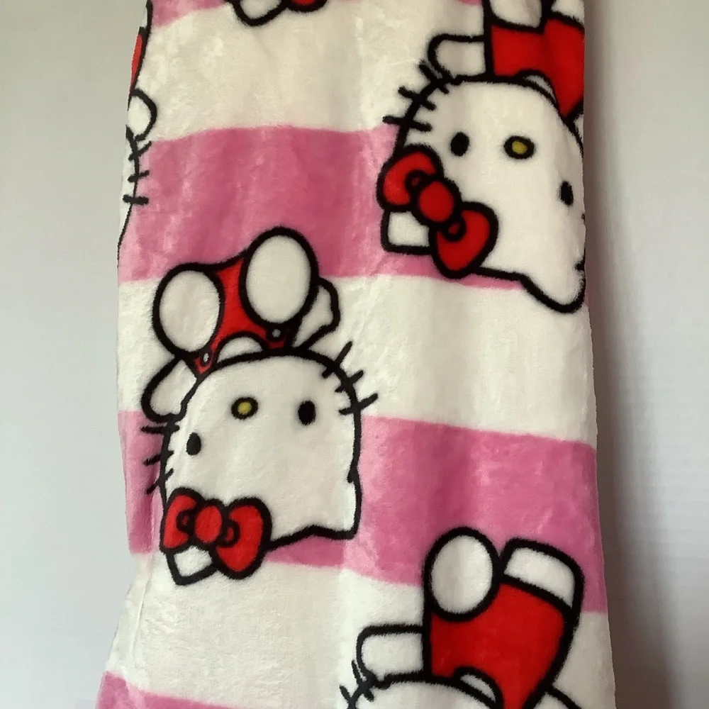 Sanrio Hello Kitty Silk Touch Throw Striped Bows And‎ Stripes Pink 50